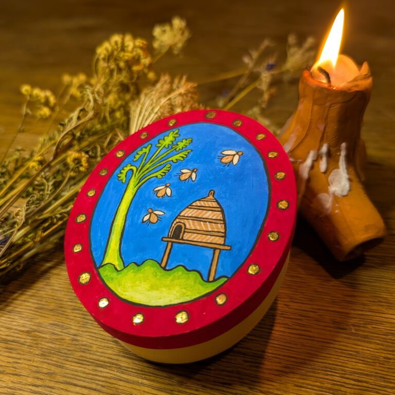 commission_auftragsarbeit_beispiel_mittelalterliche_dose_bienen